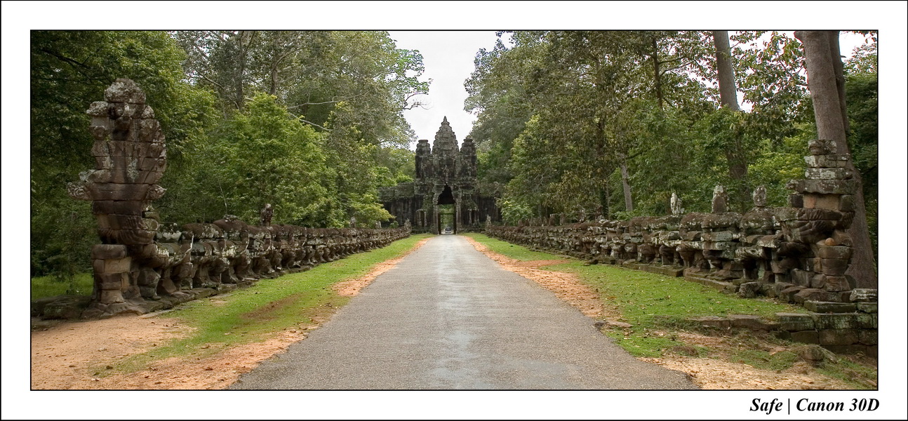 2006 - 07 - Temple angkor - Victory gate 02